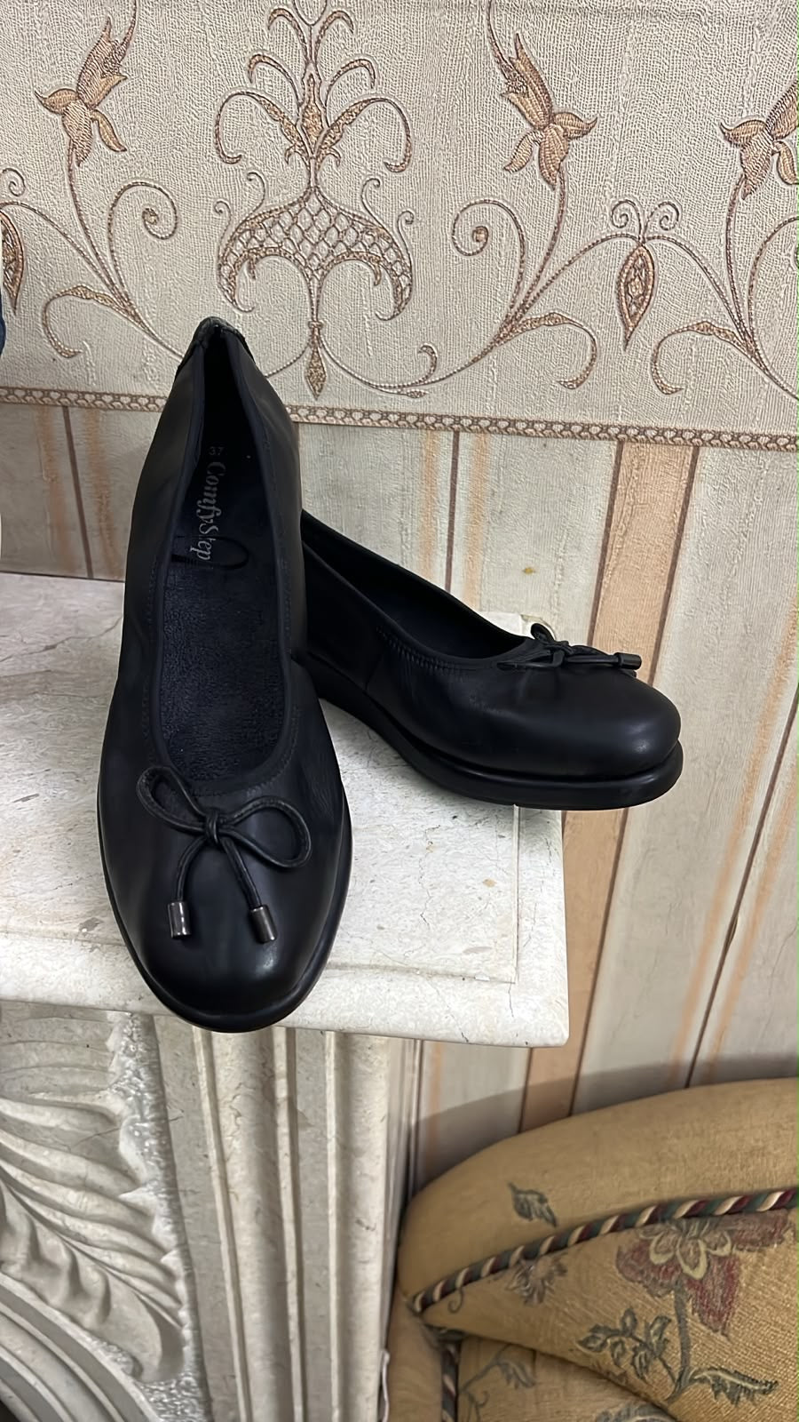 ComfyStep Women’s Black Leather Ballet Flats with Bow Detail