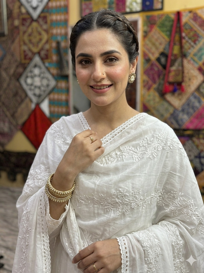 Swaticrafts Elegant White Hand-Embroidered Swiss Lawn Summer Shawl